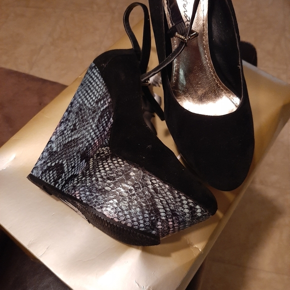 Woman wedges - Picture 2 of 5